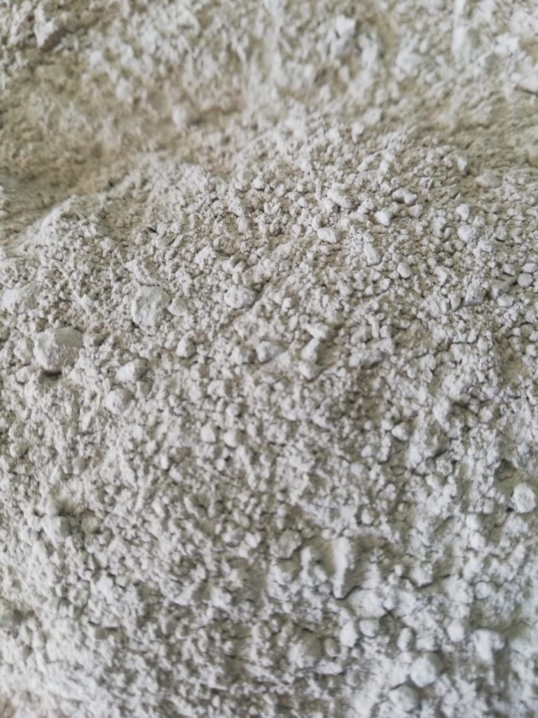 SEPİYOLİT MİNERALİNİN TAVUK YEMLERİNDE KULLANILMA OLANAKLARI